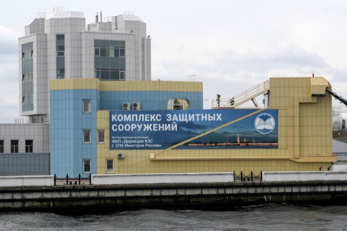 Дамбу закрыли в Петербурге из-за сильного ветра