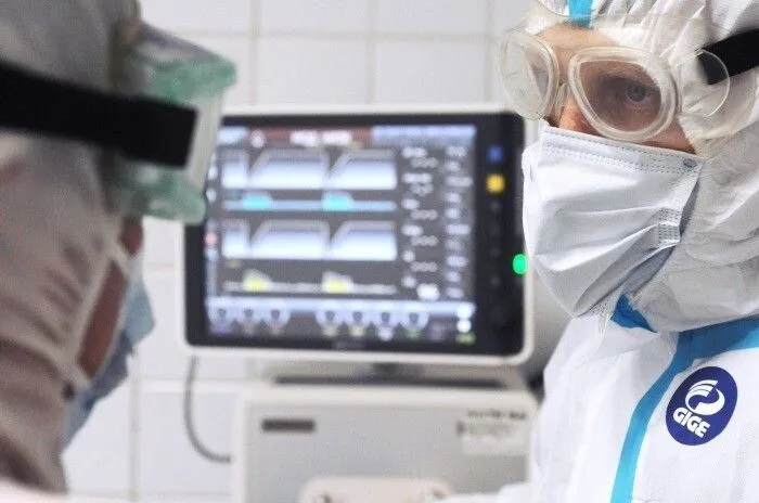 Суточная заболеваемость COVID-19 в Москве пятые сутки превышает 3 тыс. случаев