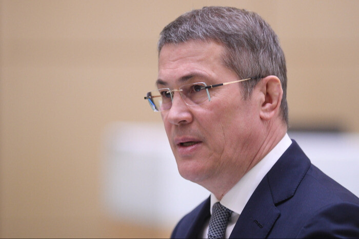 Хабиров предложил Минпрому Белоруссии наладить сборку гусеничных тракторов в Башкирии