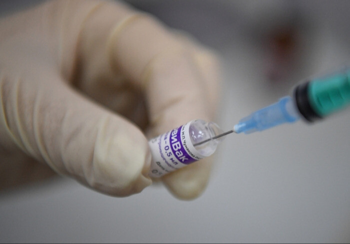 Обязательную вакцинацию от COVID-19 ввели для студентов и граждан старше 60 лет в Смоленской области
