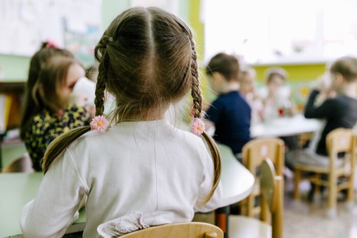 Число закрытых на карантин групп детских садов сократилось в Югре