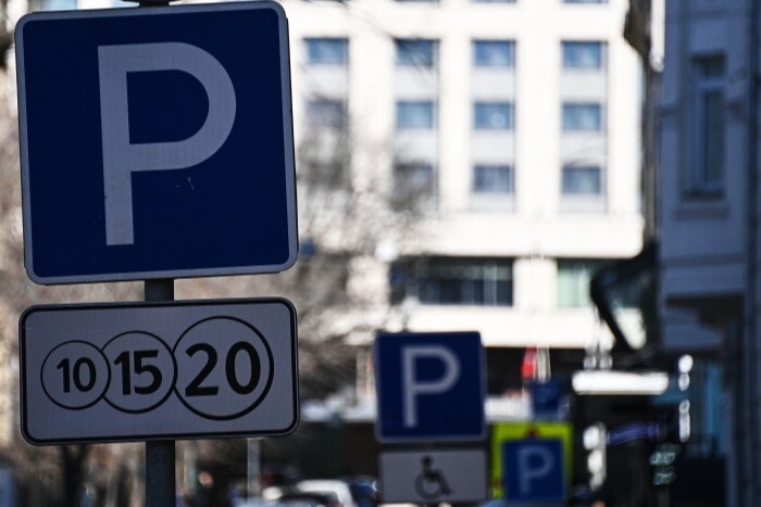 Блокировать колеса машин водителей, снимающих номера на платных парковках, будут в Казани