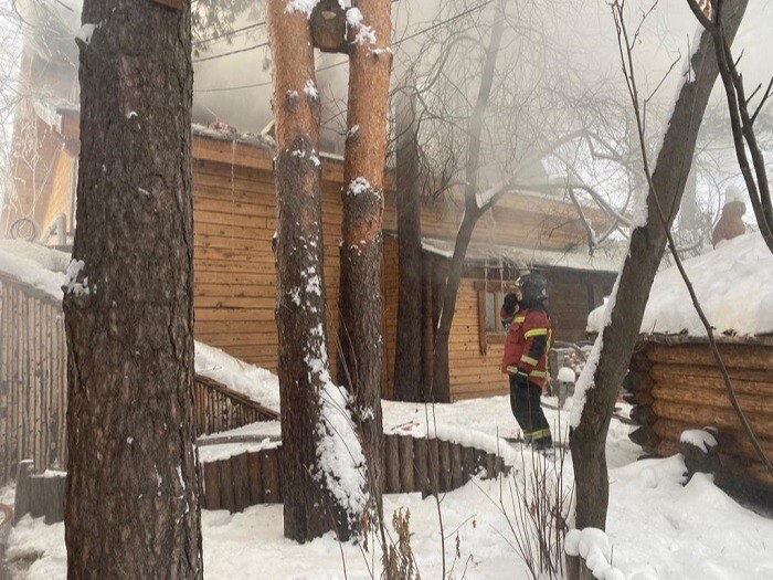 Пожар в двухэтажной бане в Екатеринбурге потушен