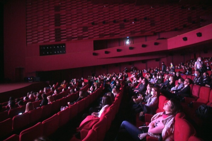 Российские кинотеатры недополучили около 15 млрд рублей в 2021 году по сравнению с допандемийными показателями