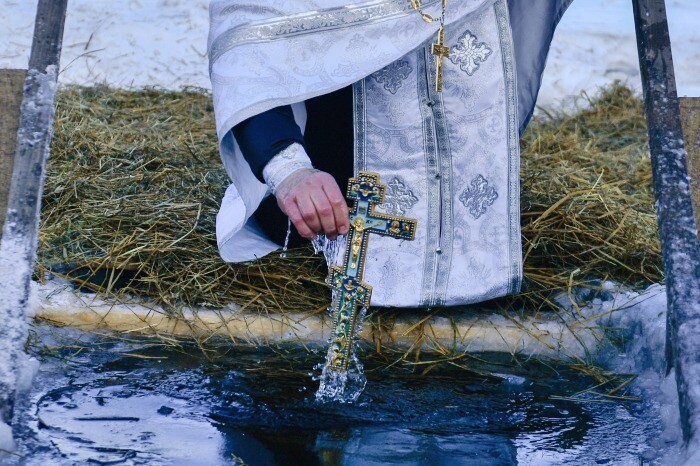 Для крещенских купаний в Мурманской области потребуются бактерицидные лампы и маски
