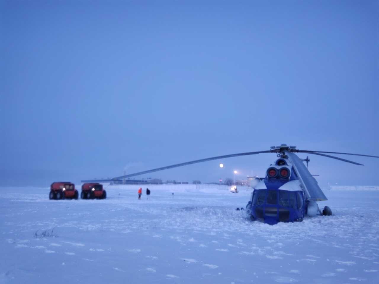 Причиной экстренной посадки вертолета с вахтовиками в НАО стала плохая погода