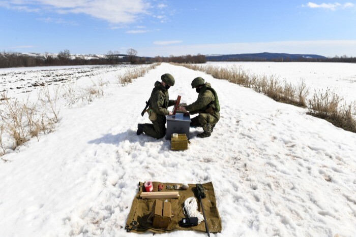 Военные задействуют более 10 подрывных групп для борьбы с паводком на Урале, в Сибири и Поволжье