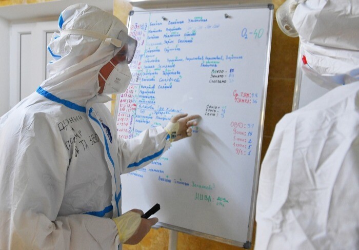 Оперштаб: в РФ выявлены рекордные за пандемию более 49,5 тыс. случаев COVID-19