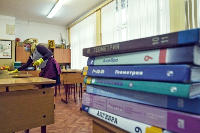 Почти 300 школьных классов закрыто на карантин по COVID-19 в Ленинградской области