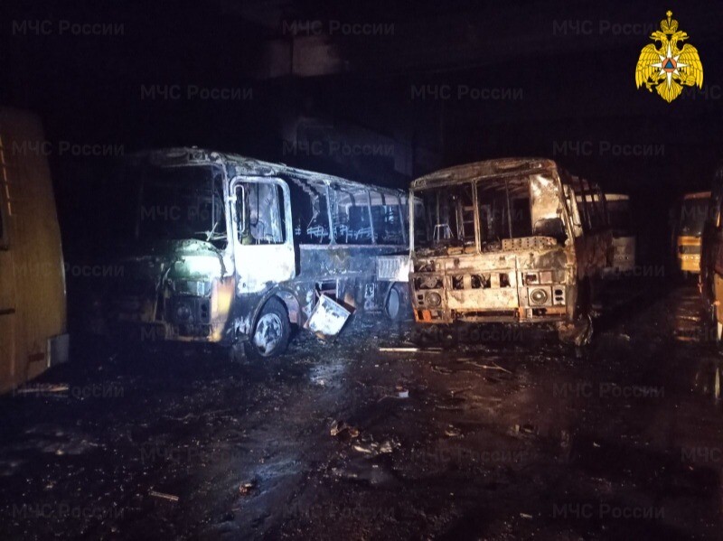 Несколько автобусов калужского перевозчика сгорели из-за короткого замыкания в ангаре