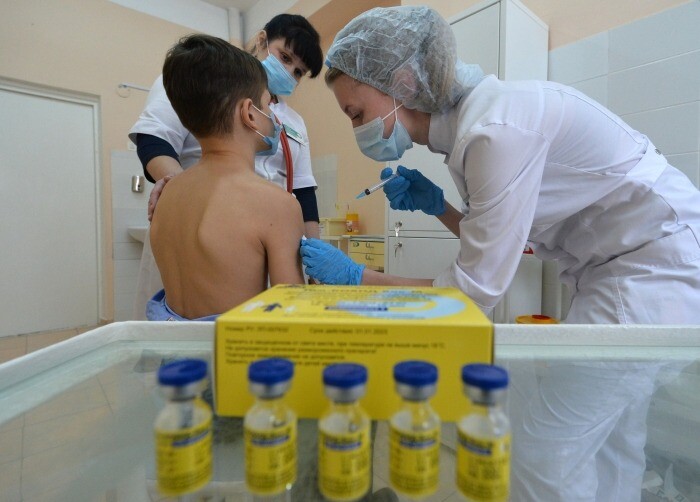 Гинцбург: в России от коронавируса вакцинировано 10 тыс. подростков