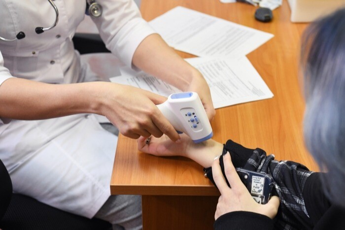 Поликлиники для пациентов с симптомами COVID-19 заработали в крупных городах Челябинской области