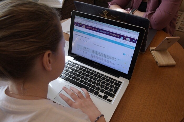 Более 100 школ в Омской области оснастят компьютерными классами с ноутбуками и другим современным оборудованием