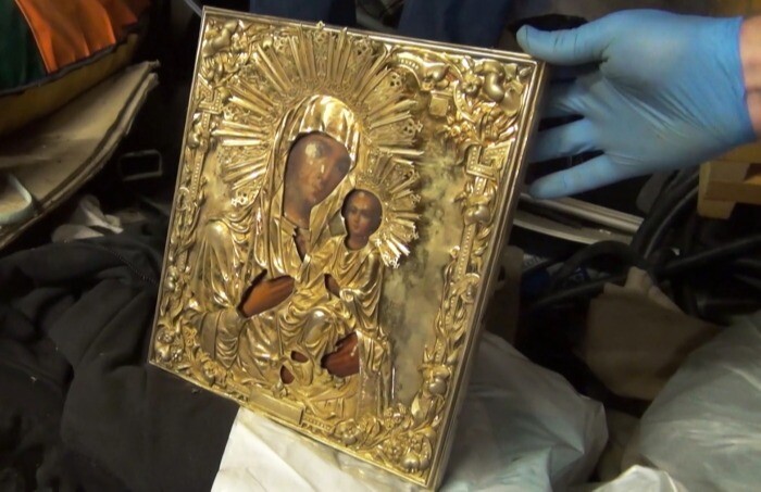 Московские эксперты изучат икону, подаренную Путиным Валдайскому монастырю