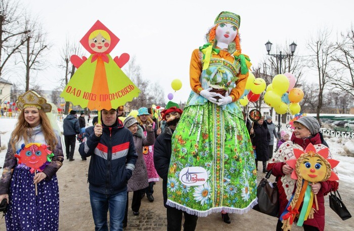 Рязань проводит зиму "Парадом Маслениц" и фестивалем фигур из сена