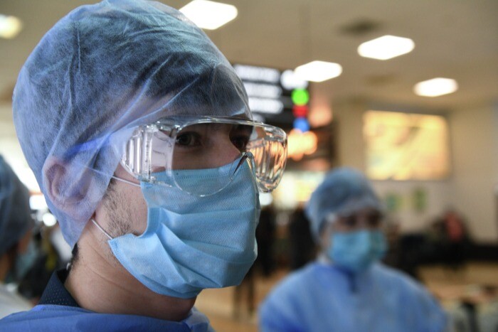Более тысячи ординаторов и студентов-медиков направили в тульские больницы и поликлиники для снижения нагрузки на медперсонал