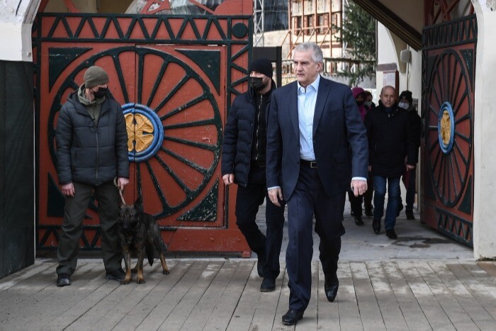 Аксенов не верит в заявление Киева об отсутствии силовых планов против Крыма