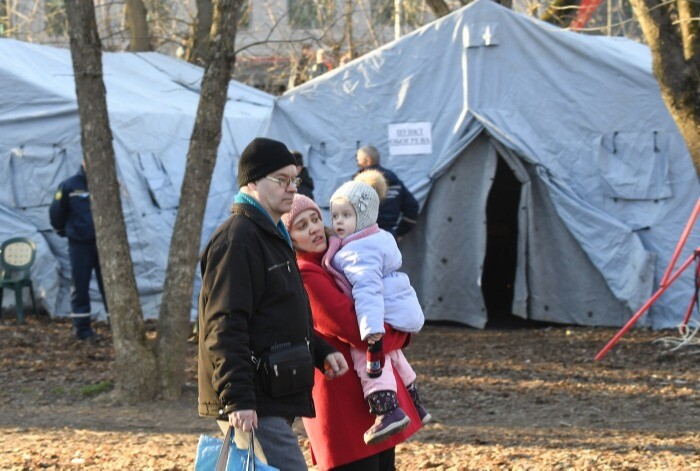 Новые группы беженцев из Донбасса ждут в регионах России во вторник