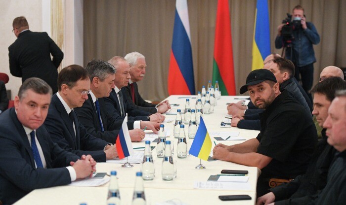 Путин сообщил Макрону, что на переговорах с Киевом в первую очередь речь идет о демилитаризации и нейтральном статусе Украины - Кремль