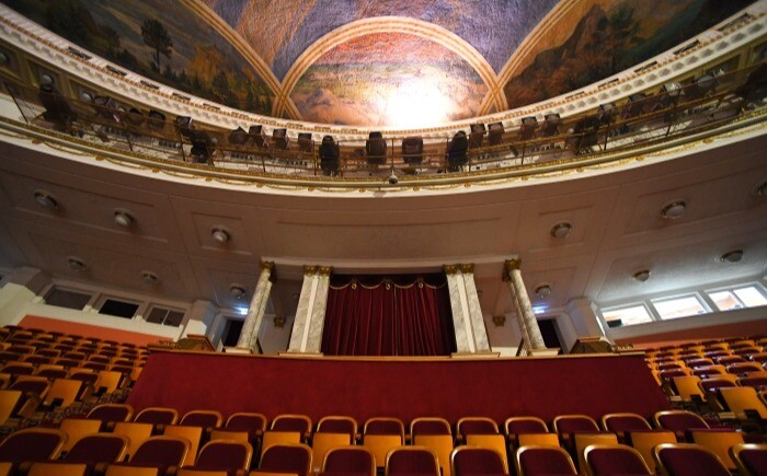 В Москве отменяются ограничения по заполняемости залов театров и досуговых организаций