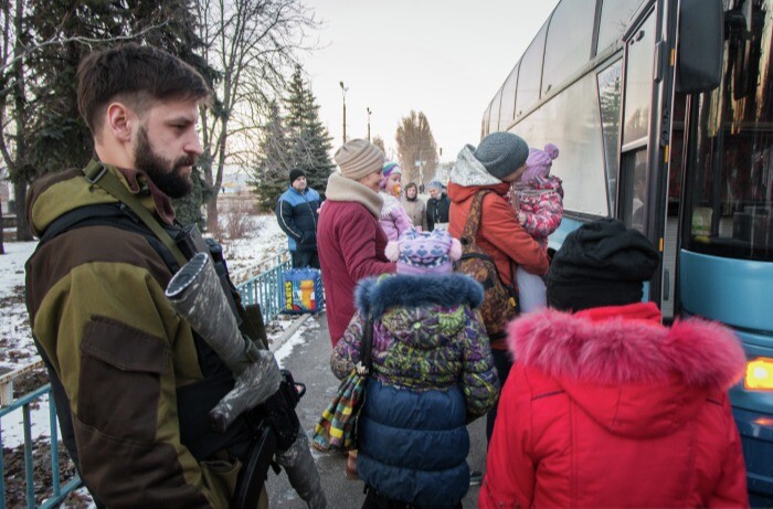 Минобороны РФ сообщило об эвакуации 150 тыс. человек из зон боевых действий на Украине