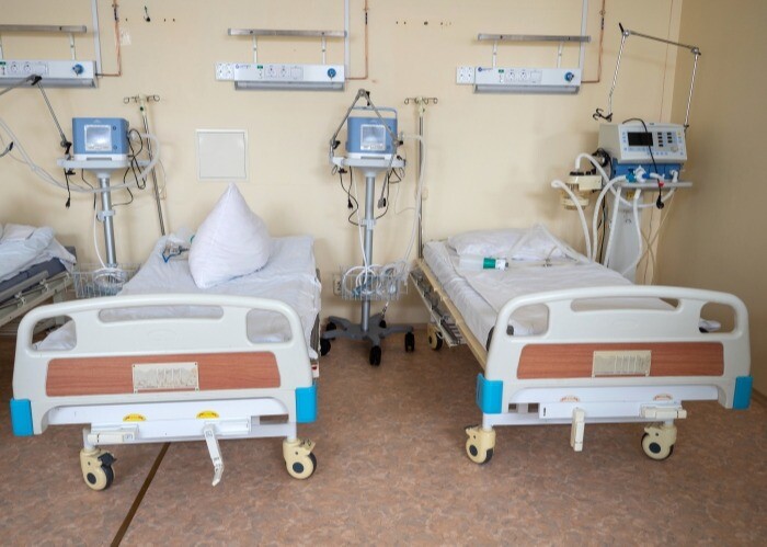 Коечный фонд для пациентов с коронавирусом сокращают в Тюменской области