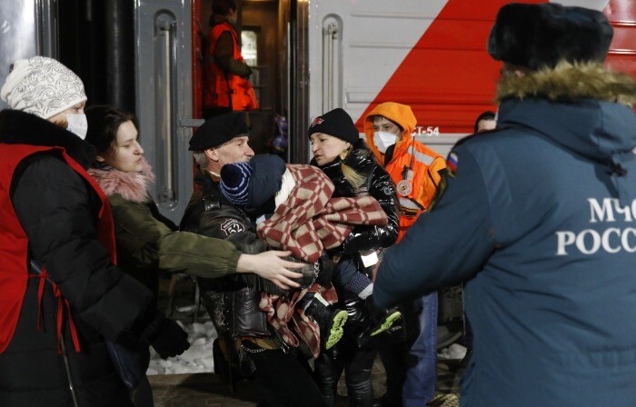 Почти 530 тыс. беженцев из Донбасса и Украины прибыли в РФ - МЧС