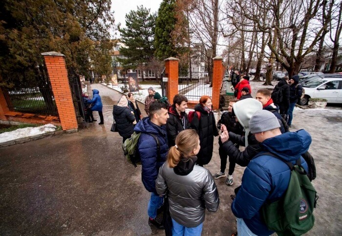 Учеников двух школ эвакуируют в Красноярске
