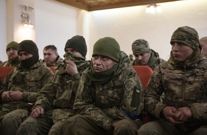 Минобороны РФ: сдавшиеся в Мариуполе украинские военные обеспечены питанием и медпомощью