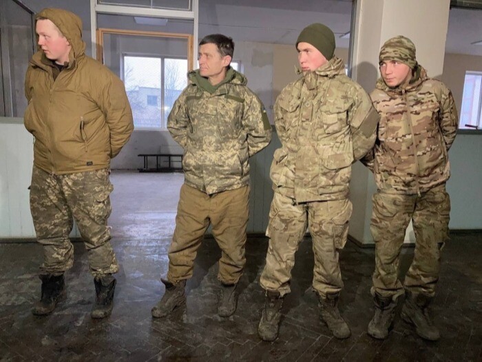 Минобороны РФ сообщило о сдаче в плен в Мариуполе более 1 тыс. украинских морпехов