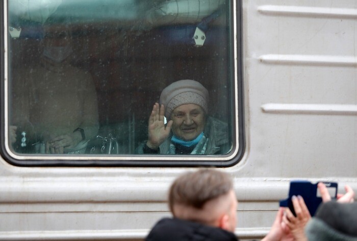 Поезд с беженцами из Донбасса и Украины выехал из Таганрога в Приморье