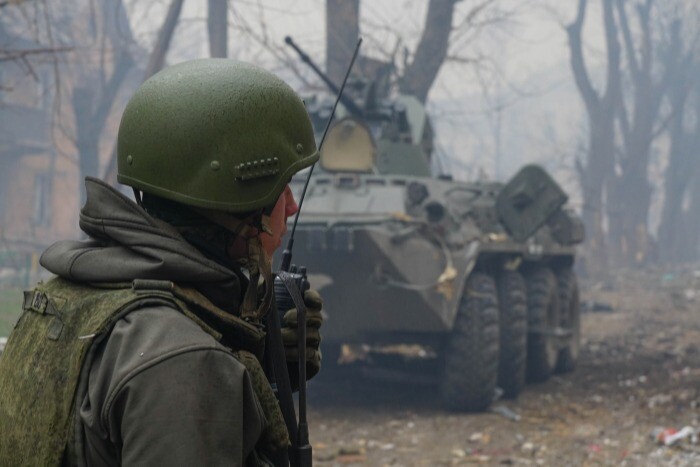 Минобороны РФ: за сутки в Мариуполе сдались в плен 1160 украинских военных
