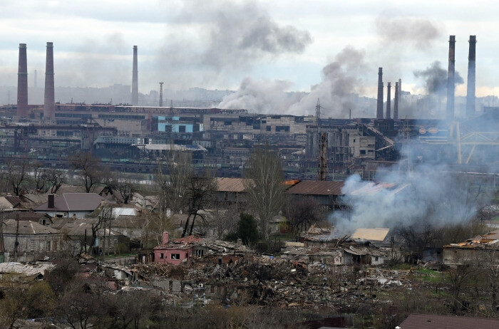 Минобороны РФ предложило Киеву эвакуацию мирных жителей, если они есть на комбинате "Азовсталь" в Мариуполе