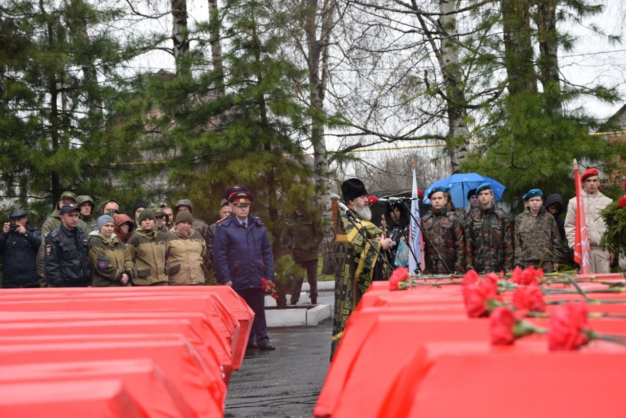 Останки 130 бойцов, погибших в 1943 году, перезахоронили в Курской области