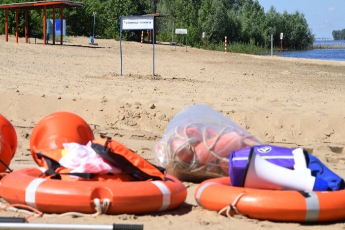 На пляжах Петербурга будут работать 20 подразделений спасателей