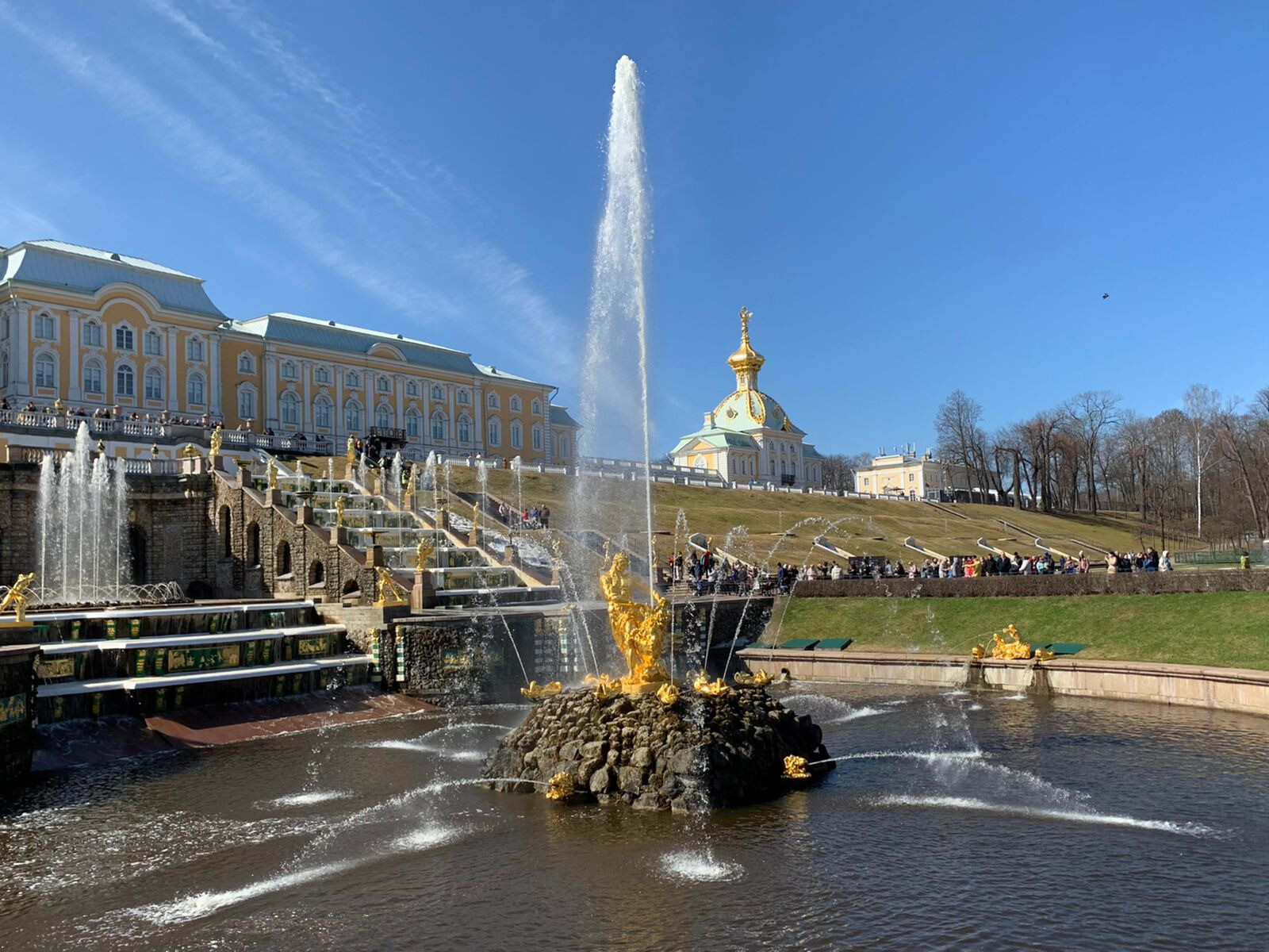 Сезон фонтанов открылся в Петергофе