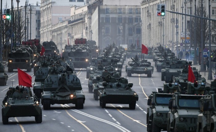 В параде Победы в Москве примут участие 11 тыс. военных, 131 боевая машина, 77 самолетов и вертолетов