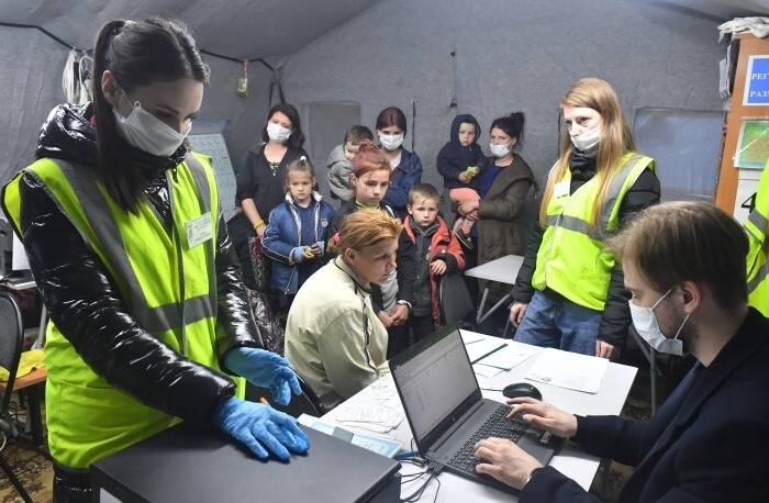 МО РФ: более 11,5 тыс. человек за сутки эвакуированы в РФ с территории Украины, ДНР и ЛНР