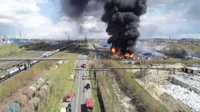 Железнодорожные цистерны горят на площади 2 тыс. кв. м в нижегородском Дзержинске - МЧС