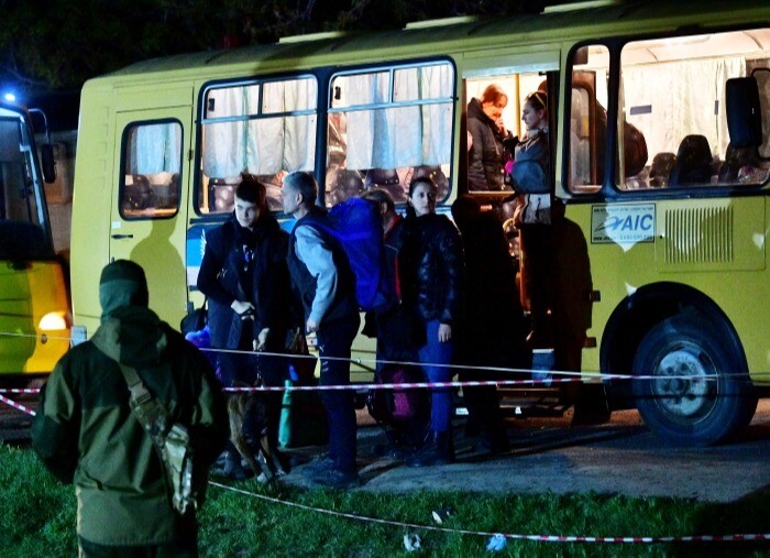 С территории "Азовстали" в Мариуполе эвакуированы 50 человек, в том числе 11 детей