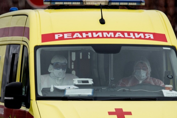 Один человек погиб и пятеро пострадали при опрокидывании микроавтобуса с болельщиками на Урале