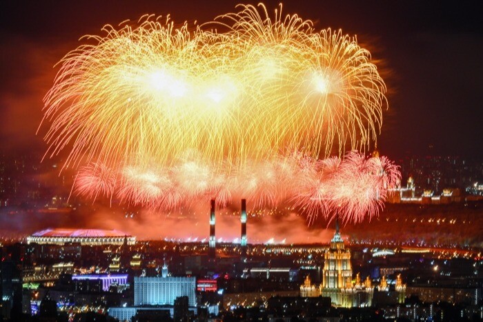 Более 2 млн человек смотрели салют в Москве