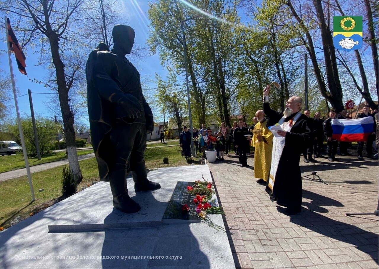 На Куршской косе установили своего "бронзового солдата" - точную копию памятника в Таллине