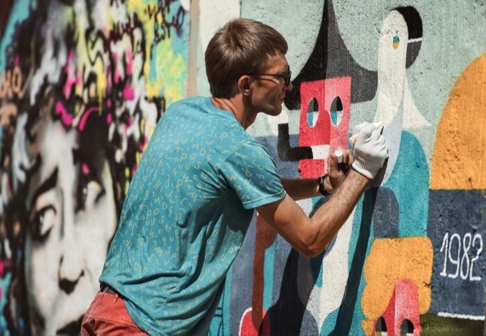Петровский парад, фестиваль граффити и мастер-классы росписи по дереву пройдут на празднике "Корюшка идет" в Ленинградской области