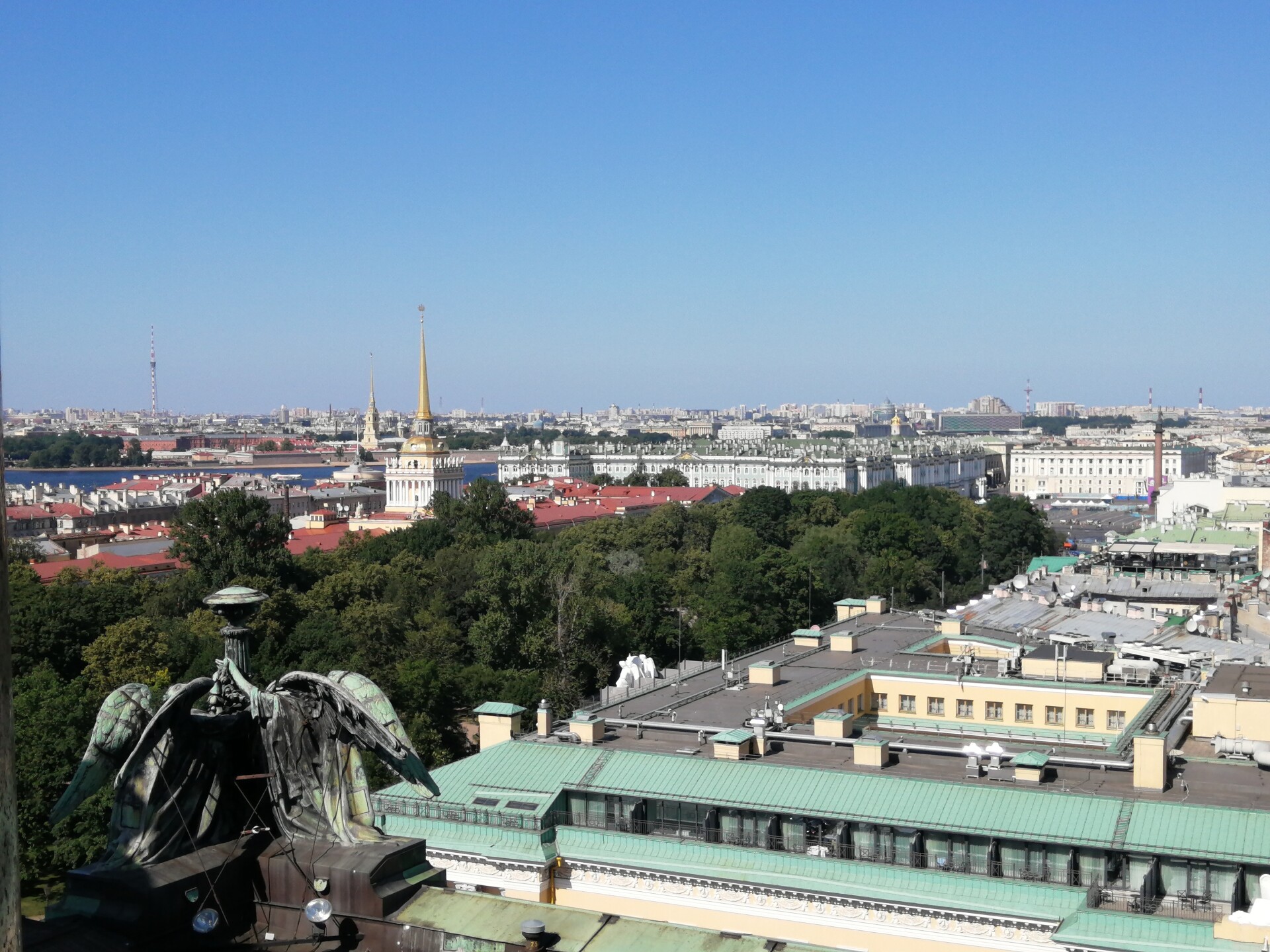Петербург принял в майские праздники более полумиллиона туристов