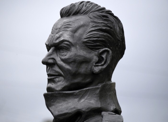 Памятник советскому разведчику Зорге во Владивостоке облили краской