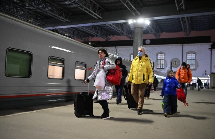 Чернышенко: закрытие южных аэропортов компенсируют железнодорожные и автоперевозки