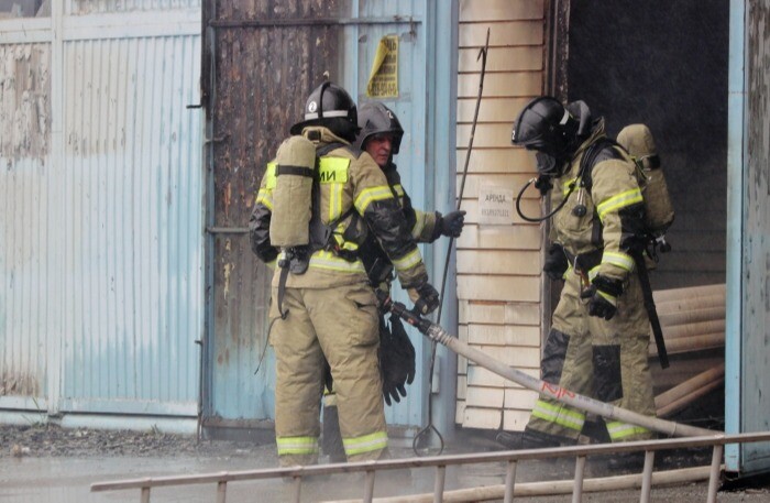 Крупный пожар тушат в новосибирском Бердске