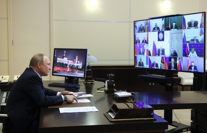 Путин поручил укрепить информационную безопасность критически важных объектов РФ