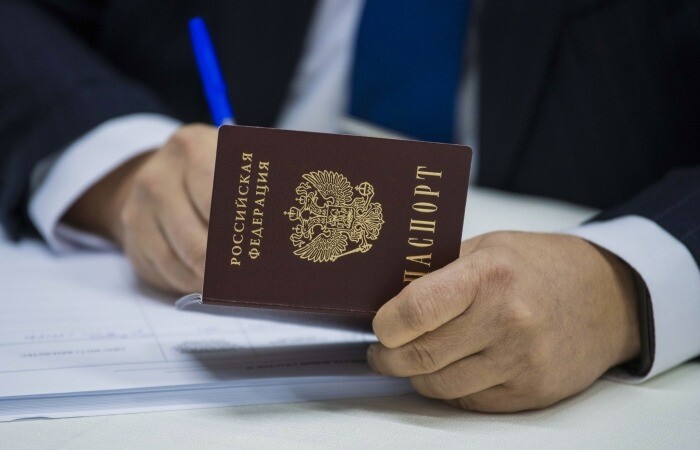 Первые переселенцы из Донбасса и Украины получили в Ростовской области паспорта РФ